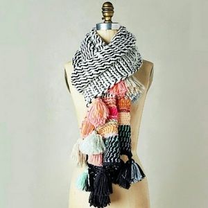 Anthropologie Caroline Kaufman tassel chunky knitted scarf